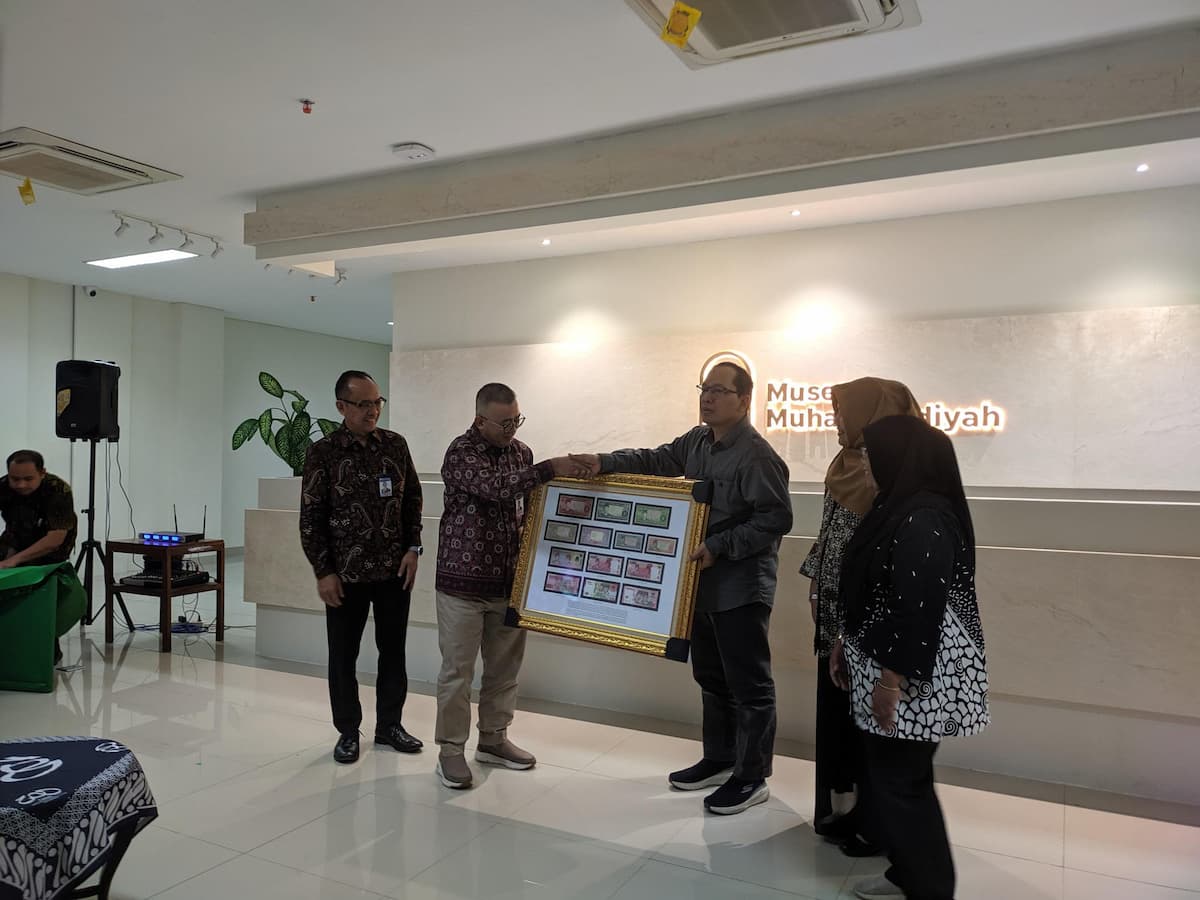 Serah Terima Artefak dari BI